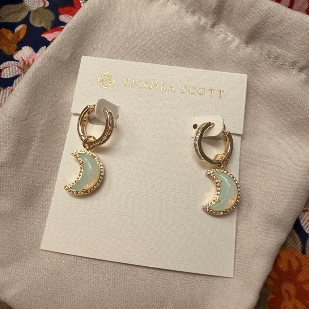 🌙✨Kendra Scott Gold Huggie Hoops with Opalescent Pale Green Moon Charms